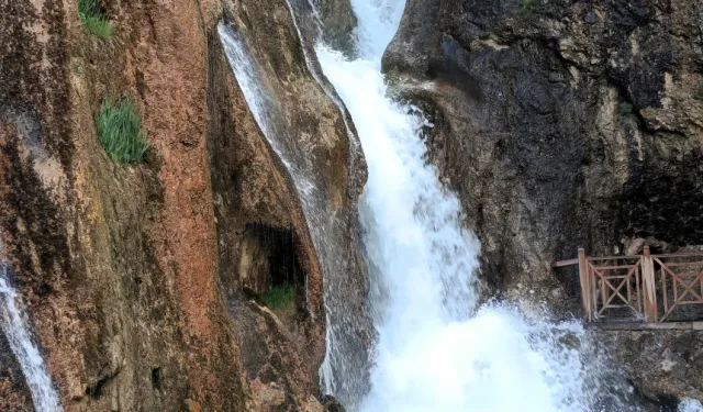 Günpınar Şelalesi coştu: Malatya'da turizm sezonu başladı