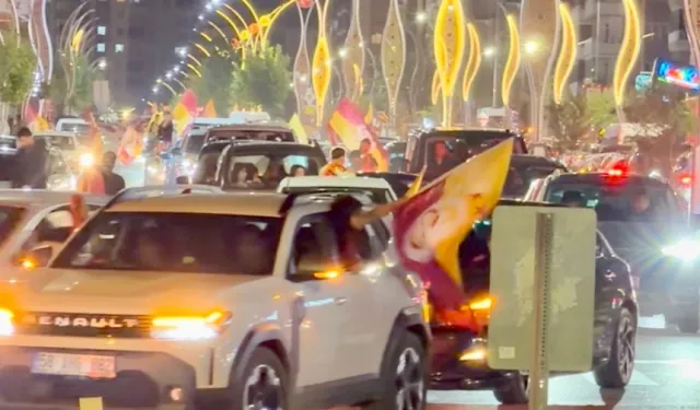 Malatya’da şampiyonluk gecesi: Sokaklar sarı-kırmızıya boyandı!