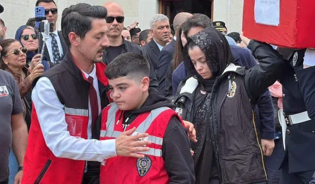 Son görevde boğazlar düğüm düğüm: Şehit eşinin tabutunu omuzladı