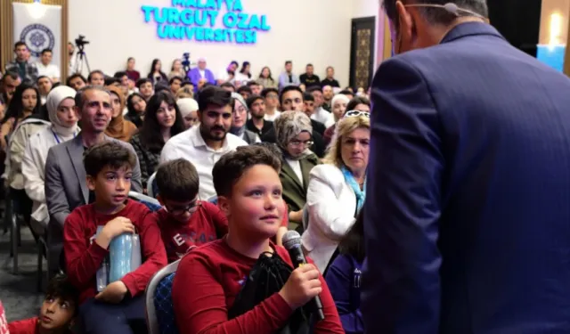 Ulaştırma ve Altyapı Bakan Yardımcısı Boyraz’dan gençlere hediye!