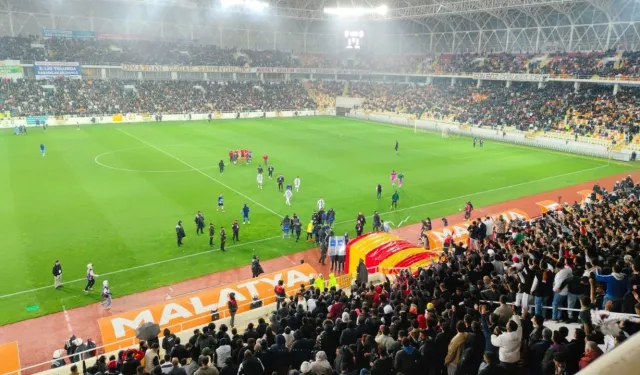 Yeşilyurtspor - Erciyes 38 FK karşılaşması: İlk yarı berabere bitti