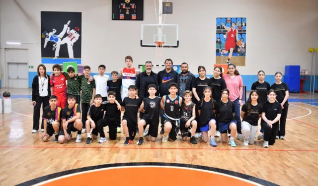Yeşilyurt'ta basketbol heyecanı: Potanın genç yıldızları ödüllerine kavuştu!