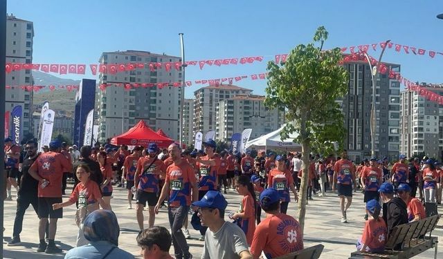 7 bin yıllık tarih için koştular! Malatya Uluslararası  Arslantepe Maratonu'nda buluştu