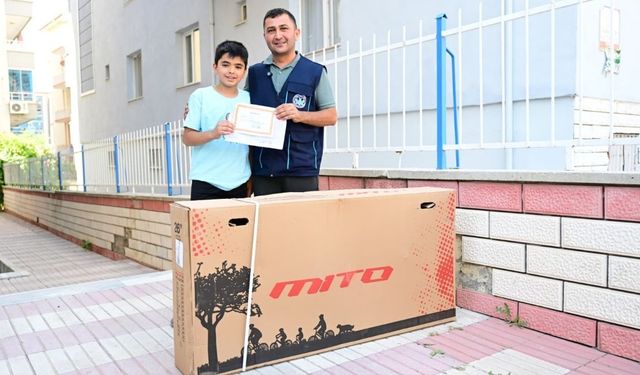 Battalgazi Belediyesi başarılı öğrencilere bisiklet hediye etti