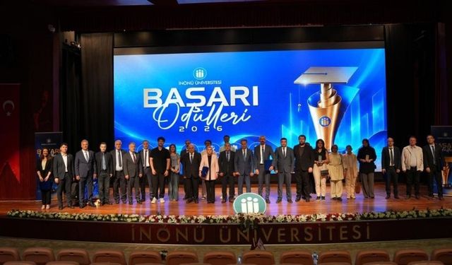İnönü Üniversitesi’nde gurur günü: Prof. Dr. Ali Adnan Hayaloğlu’na başarı ödülü
