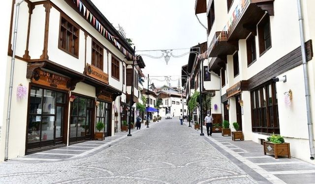Lezzet Caddesi dereye iniyor: Yeşilyurt’un çehresini değiştirecek 5 kilometrelik "Yeşil koridor"