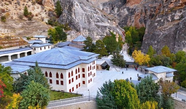 Malatya’nın dünyaya meydan okuyan güzelliği: Darende Somuncu Baba Külliyesi!
