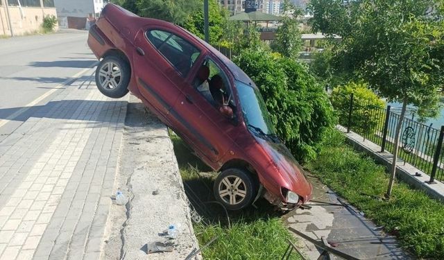 Malatya’nın o deresinde asılı kaldı! Faciaya ramak kaldı