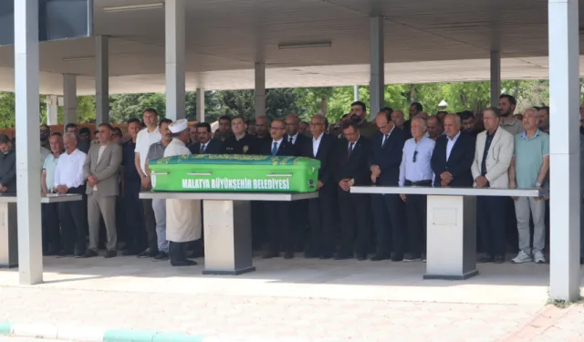 Öznur Çalık’ın acı günü: Zennure Çalık son yolculuğuna uğurlandı