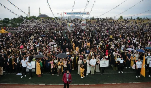 Savaştan kaçtı, Malatya’da birinci oldu! İnönü Üniversitesinde tarihi mezuniyet