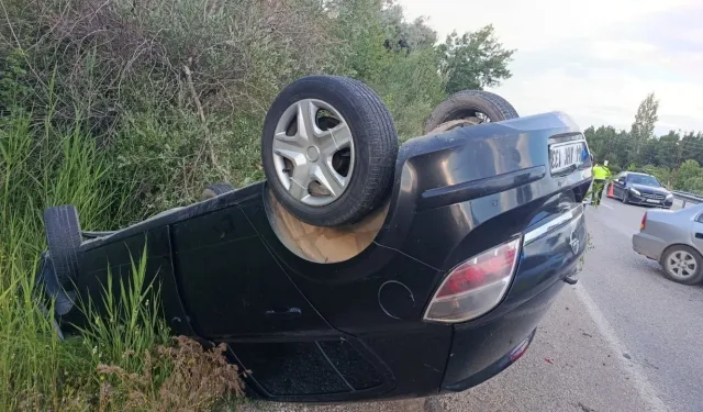 Sürgü’de kontrolden çıkan otomobil devrildi: 1 yaralı