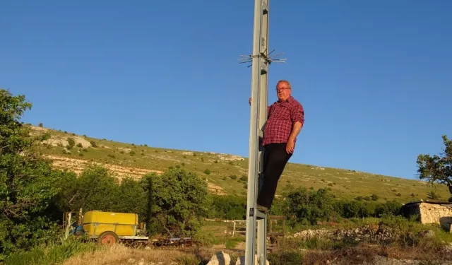 Türkiye 5G’ye geçti, Akçadağ halen telefon çeksin diye direklere tırmanıyor