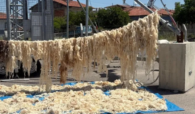 Malatya'da kadınlar kolları sıvadı: Yaz geldi, kışlıklar kaldırılıyor