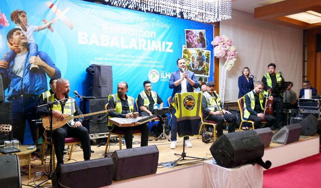 Gitarın başındaki ismi görenler şok oldu! Yeşilyurt’taki gecede sürpriz konser