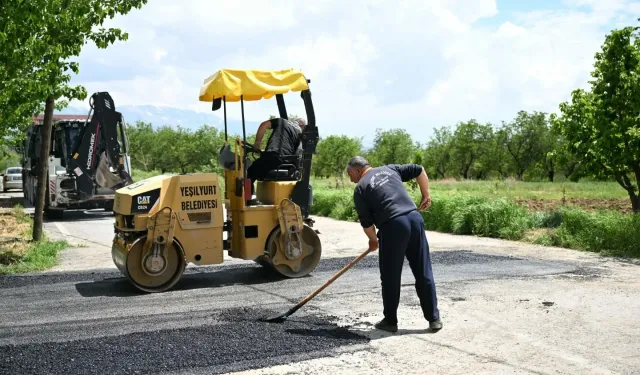 Yeşilyurt Topsöğüt Mahallesi’nde yollar yenileniyor