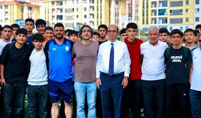 Yüzlerce genç sahaya indi, Başkan Geçit sahadan duyurdu: "Söz vermiştik!"