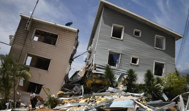 "Derin bir acı içindeyiz" diyerek duyurdu: Deprem felaketinin ardından 7 günlük ulusal yas!
