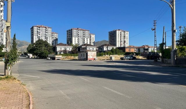Bu mevkide kaza yapmadan geçmek mucize! Yakınca sakinleri isyan ediyor