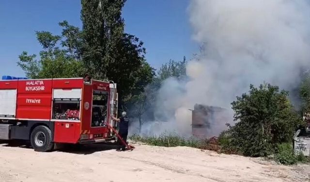 Malatya'da alevler mahalleyi hareketlendirdi