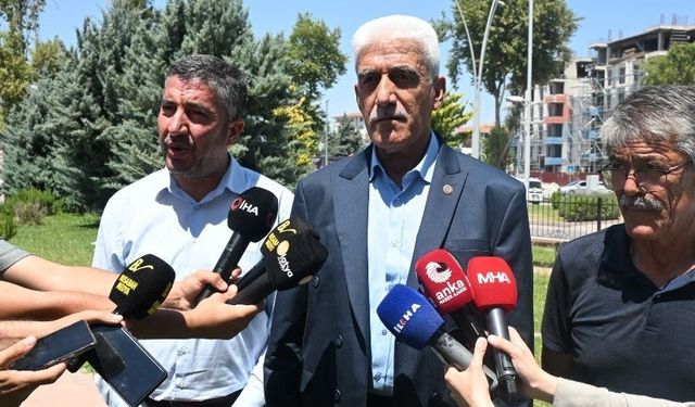 Malatya'da kayısı isyanı: "Çiftçiyi 5 ihracatçının elinde ezdirmeyin!"