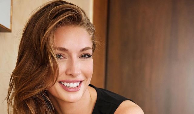 Amerika'daki Sürpriz Nikahın Ardından İlk Poz: Yasemin Kay Allen ve Eşinden Boğaz'da Romantik Tur
