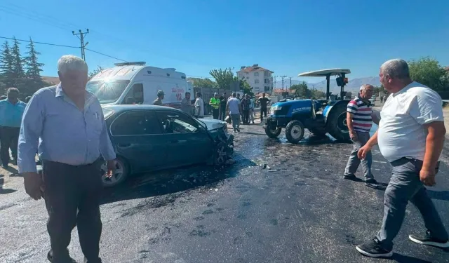 Doğanşehir’de otomobil ile traktör çarpıştı! 3 yaralı