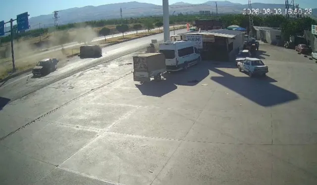 Malatya’da akaryakıt istasyonundan çıkan pikap otomobille çarpıştı