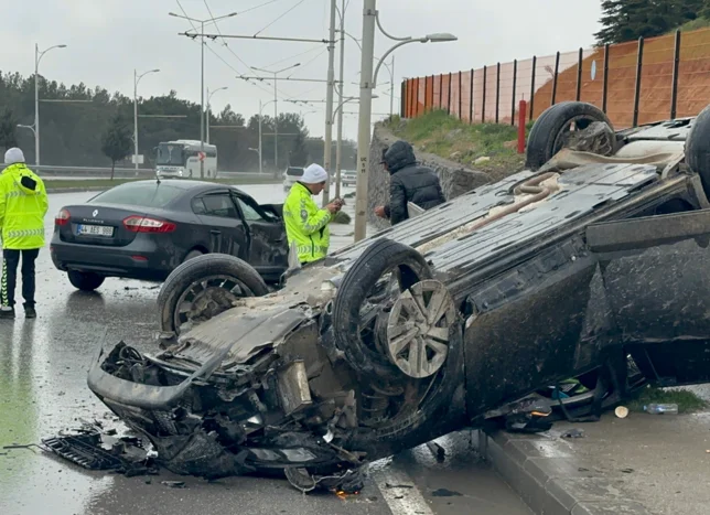 Hurdaya dönen araçlarda mucize kurtuluş: 5 kişi sağ çıktı