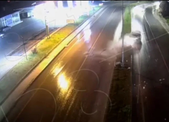 Malatya’da otomobil kağıt gibi savruldu: O anlar saniye saniye kamerada!