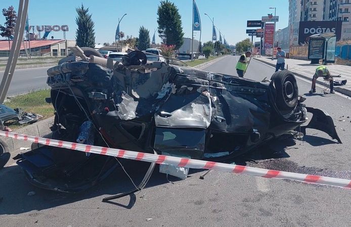 Malatya Yakınca çevre yolunda kaza: Takla atan araç hurdaya döndü, 3 yaralı