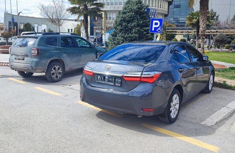 Malatya'da ‘Engelsiz’ Belediye önünde ‘Engel’ dolu manzara!