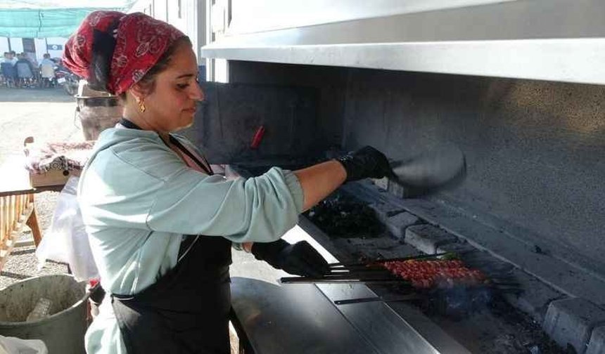 Kadın kebap ustası mücadelesini böyle veriyor