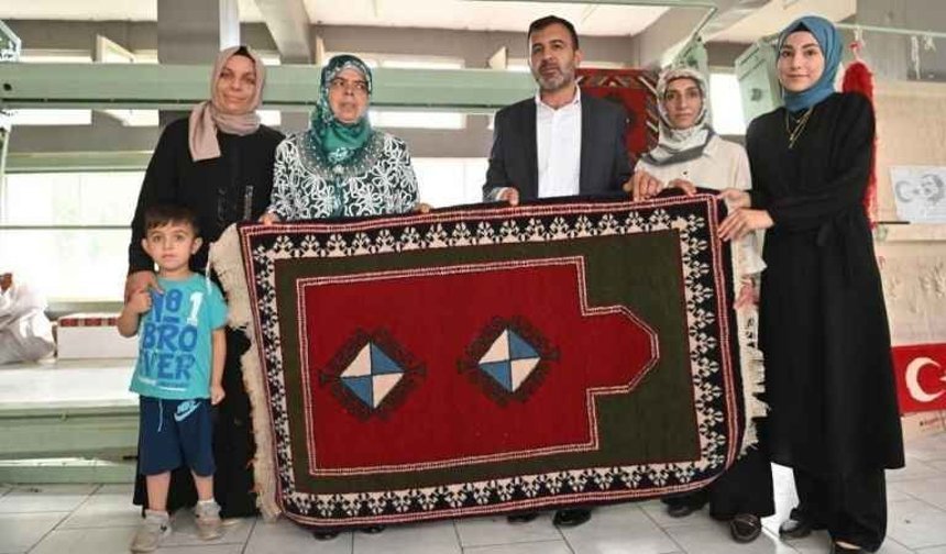 Pütürge'de kadınlar hayatı ilmek ilmek kazanıyor