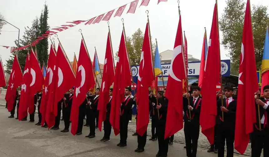 Malatya’da 24 Kasım Öğretmenler Günü törenle başladı