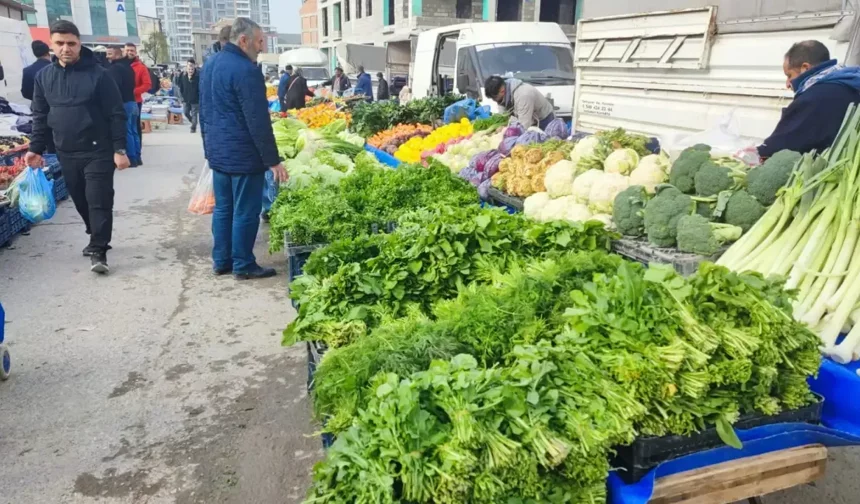 Sokak aralarında pazarcı çilesi: Sorun çok; çözen yok!