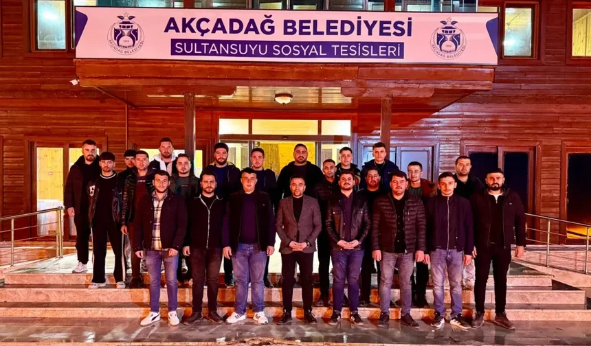 Akçadağ Belediye Başkanı Ulutaş sahurda gençlerle buluştu