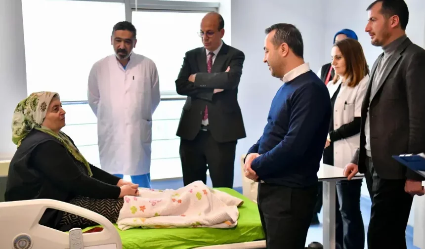 Babacan’dan hastalara ve sağlık çalışanlarına ziyaret