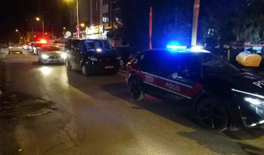 Malatya’da otomobil yayaya çarptı: 2 kişi yaralandı