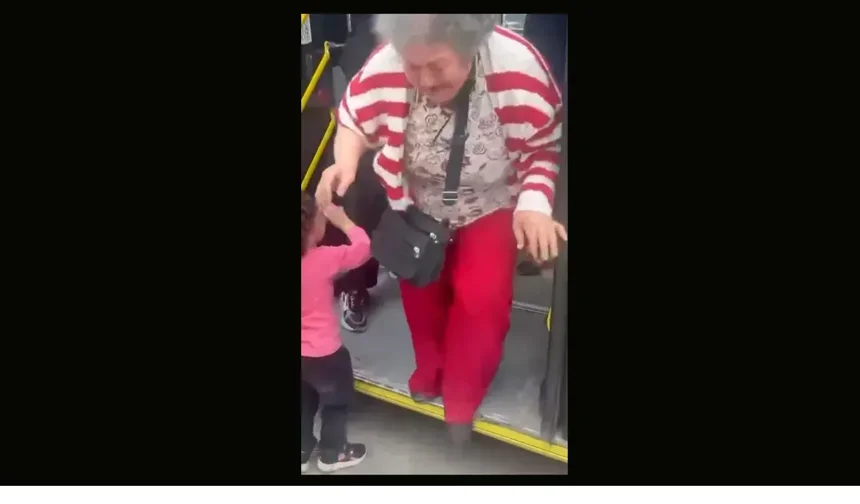 Otobüste kadınlar yer kavgasında şoförün kolunu ısırdı