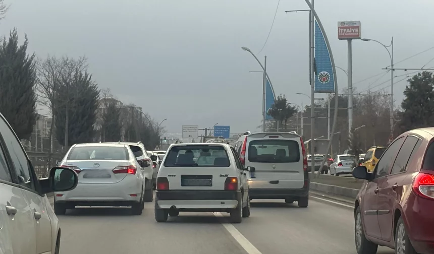 Görüntüler tepki çekti! Malatya trafiğinde kuralsızlık bitmiyor