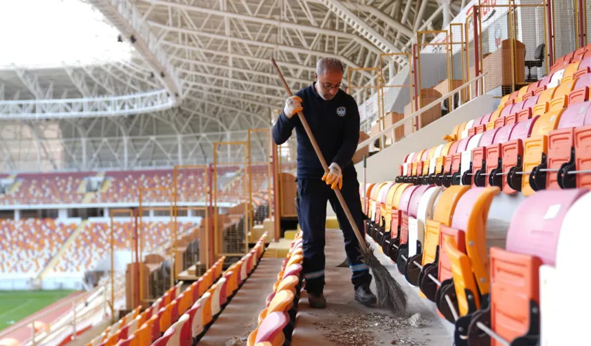 Stadyum müsabakaya hazır hale getirildi