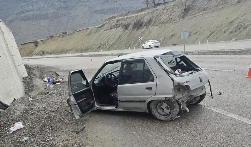 Akçadağ’da kontrolden çıkan araç duvara çarptı: 1 yaralı