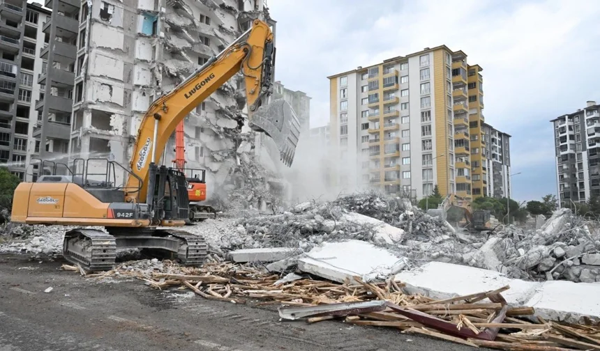 Malatya bitmişti, Vali geldi ve o sözü söyledi: “Başınızı kaldırın”