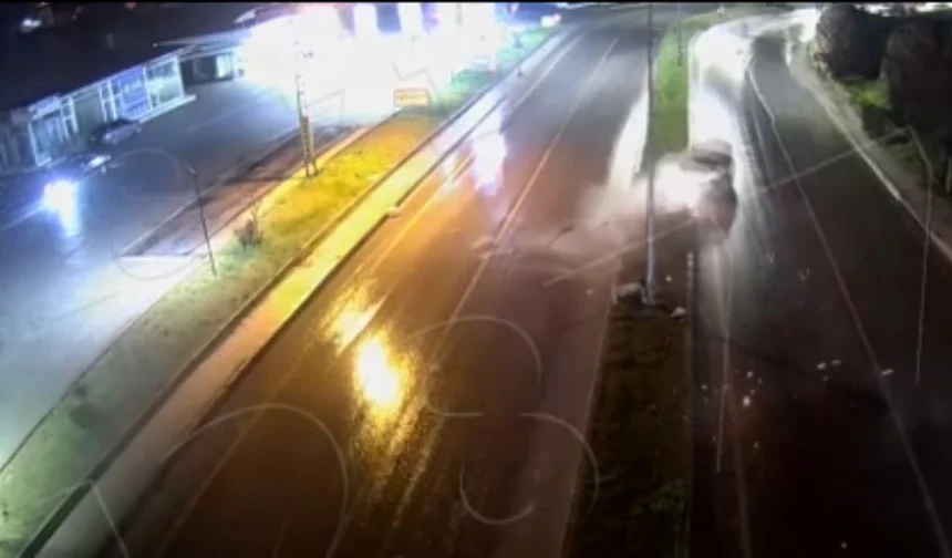 Malatya’da otomobil kağıt gibi savruldu: O anlar saniye saniye kamerada!