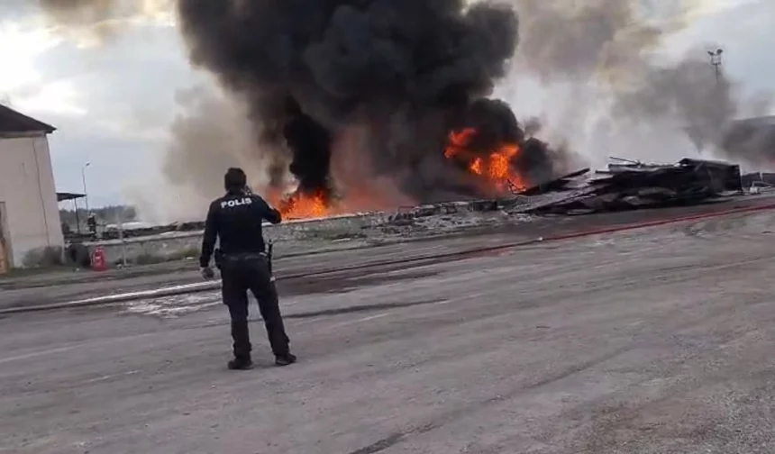 Malatya’da zift yangını! Bölgeyi siyah duman kapladı