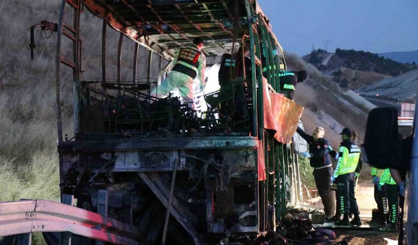 Denizli’de otobüs alev topuna döndü, can pazarı yaşandı: 1’i bebek 8 ölü 33 yaralı!