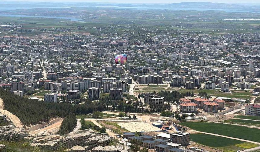 Adıyaman’da ezber bozan gelişme: Deprem konutlarının yanı başından gökyüzüne açılan kapı!