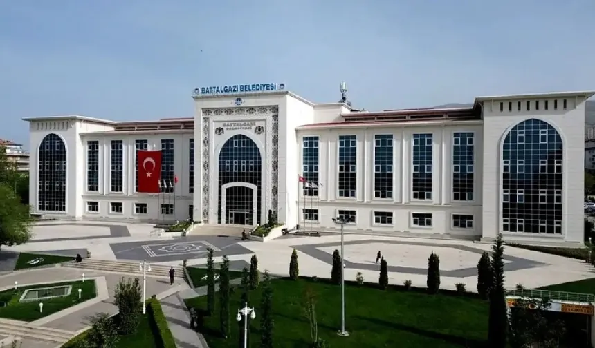 Battalgazi’nin 2025 bütçesi: Milyarlar personel çarkına, kuruşlar deprem yarasına