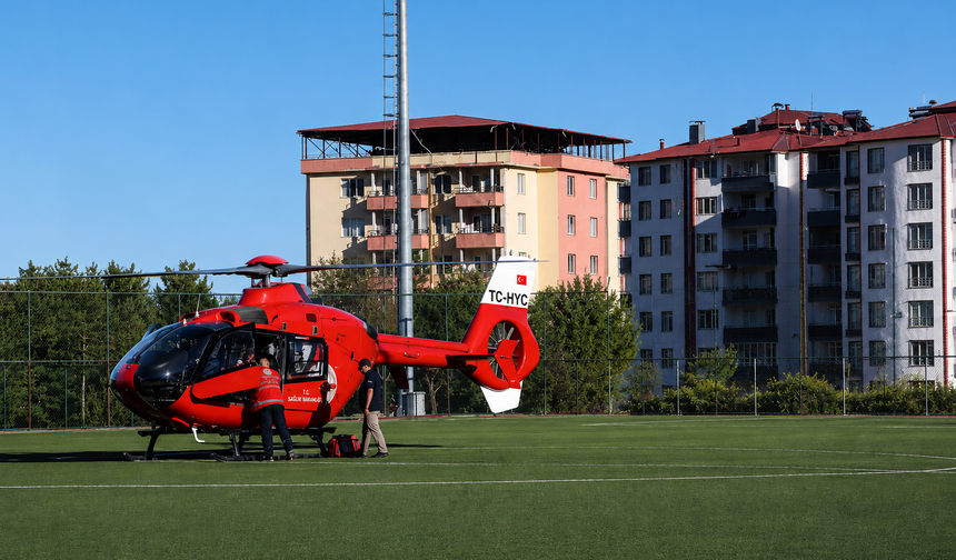 Darende’de zamanla yarış! 78 yaşındaki hasta için helikopter havalandı