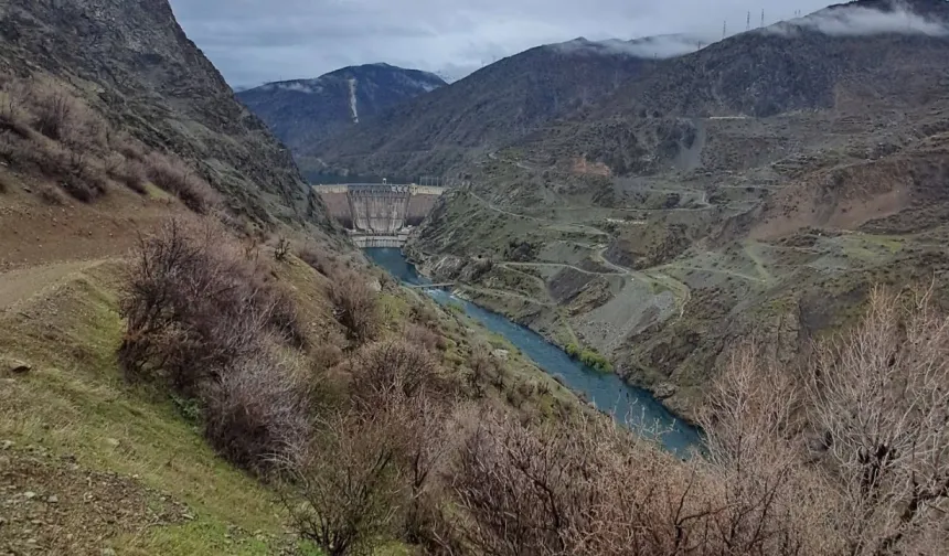 Demirel temelini attı Özal açılışını yaptı! Cumhuriyetin mirası Karakaya Barajı